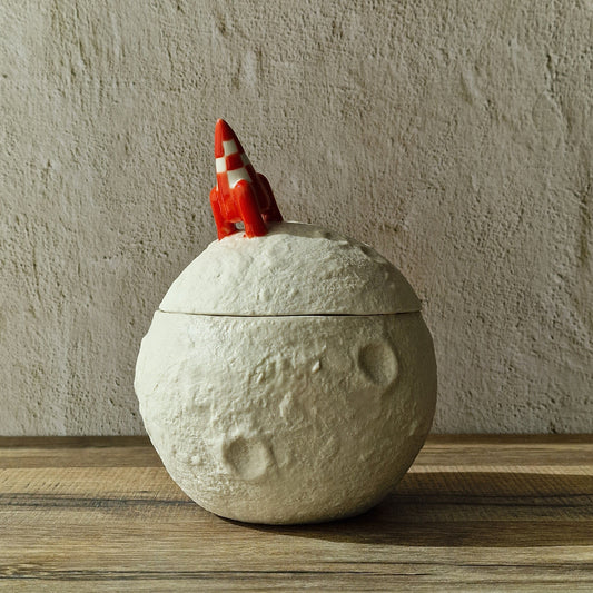 Luna caja con cohete