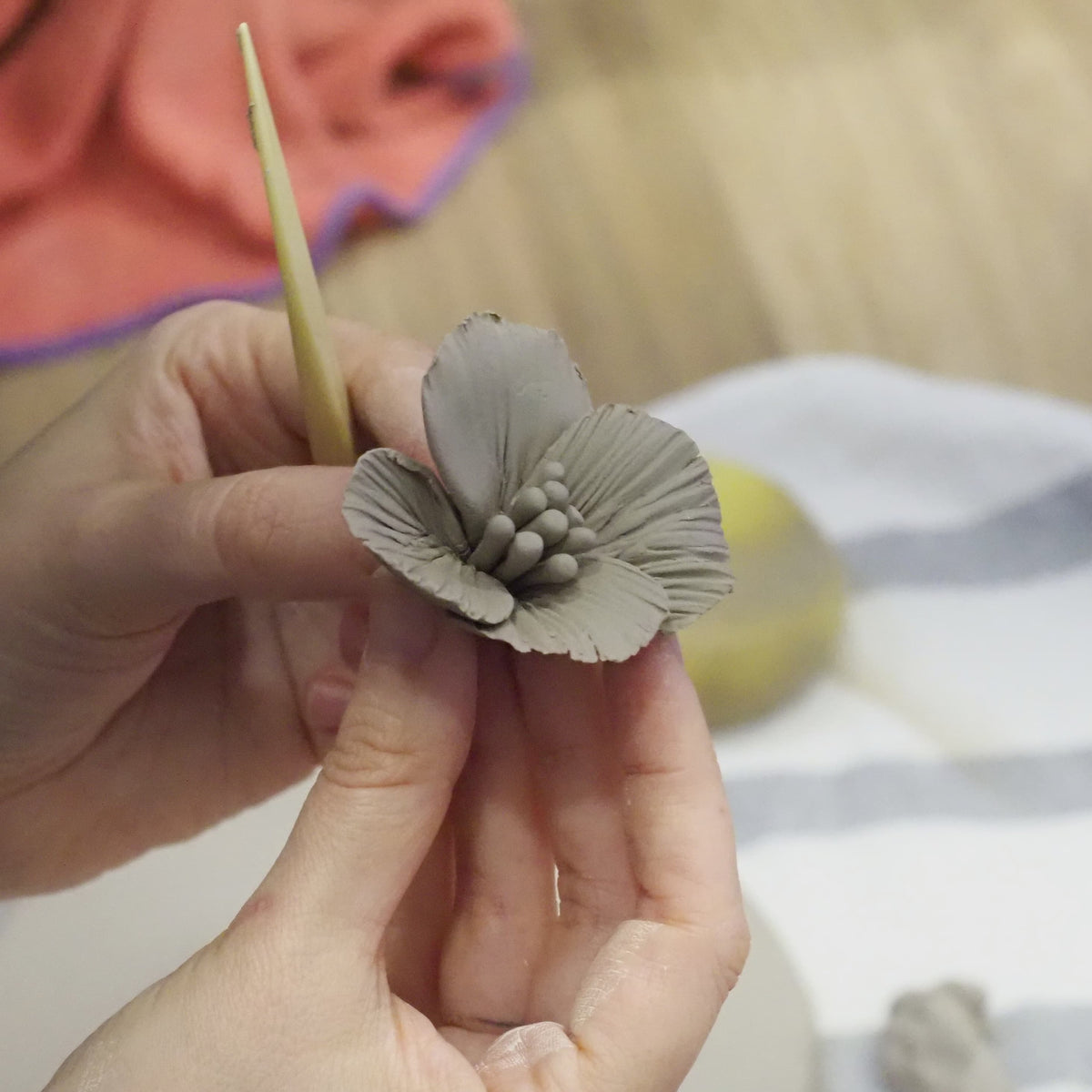 Aprende a Modelar flores en cerámica
