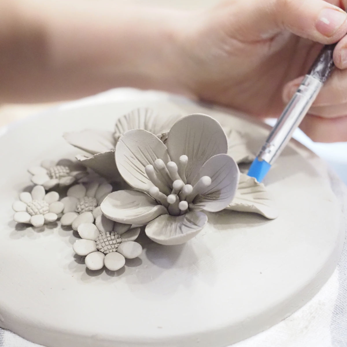 Aprende a Modelar flores en cerámica