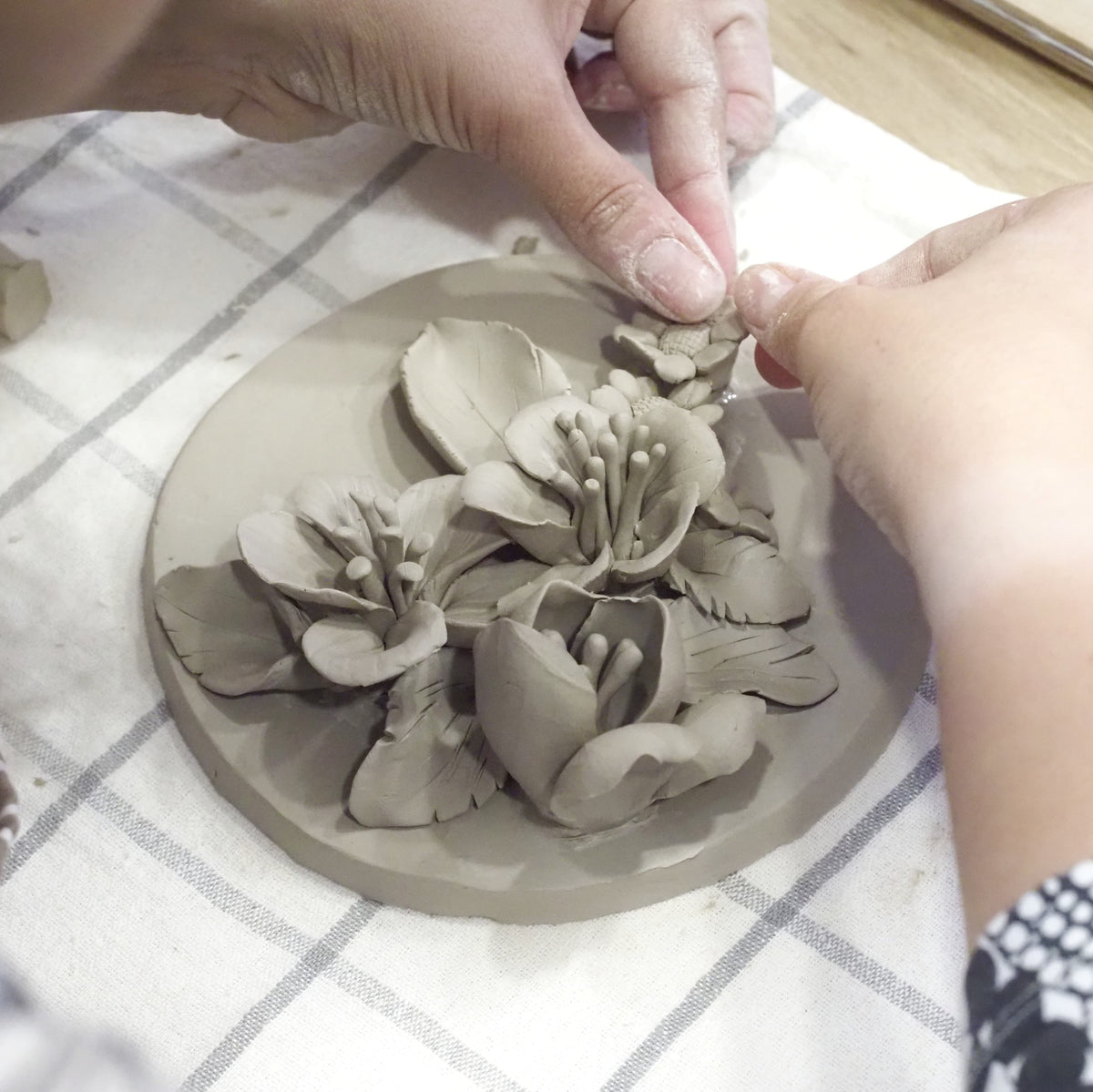 Aprende a Modelar flores en cerámica