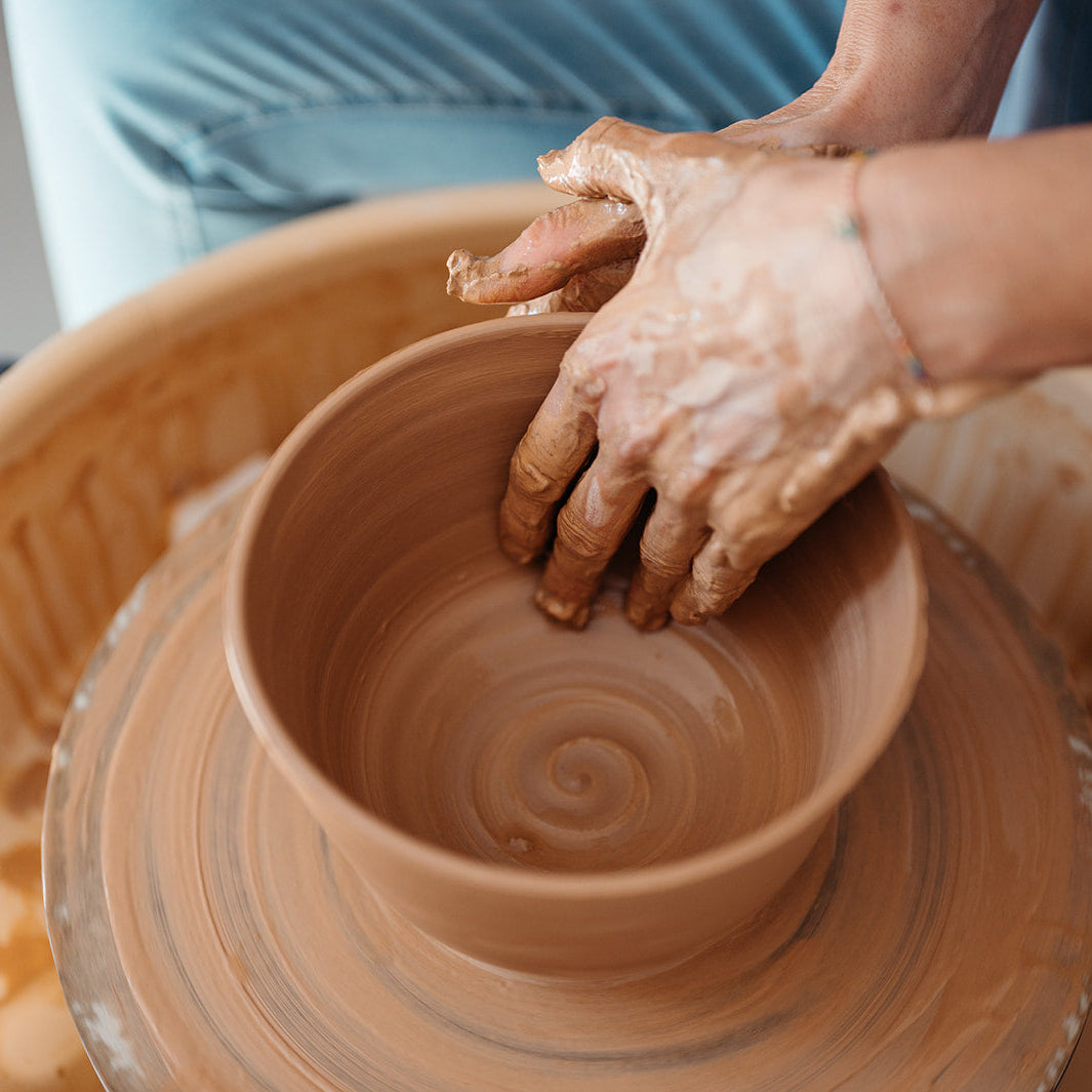 Taller  "Crea tu cuenco o maceta al Torno"