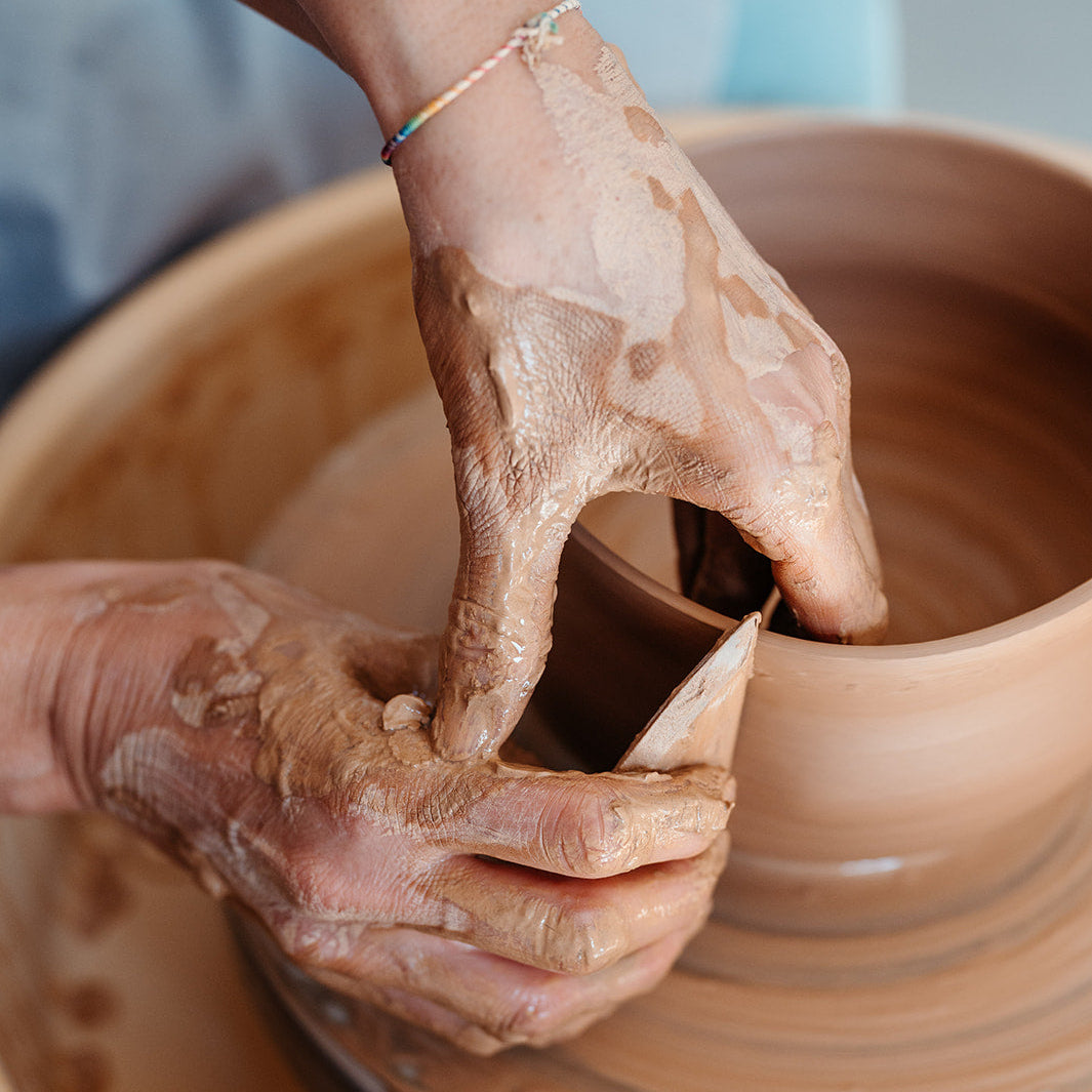 Taller  "Crea tu cuenco o maceta al Torno"